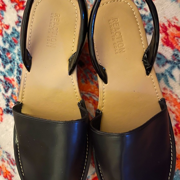 Kenneth Cole Reaction wedges with two piece silhouette open toe 1.97” heel sz 8 - Picture 3 of 8